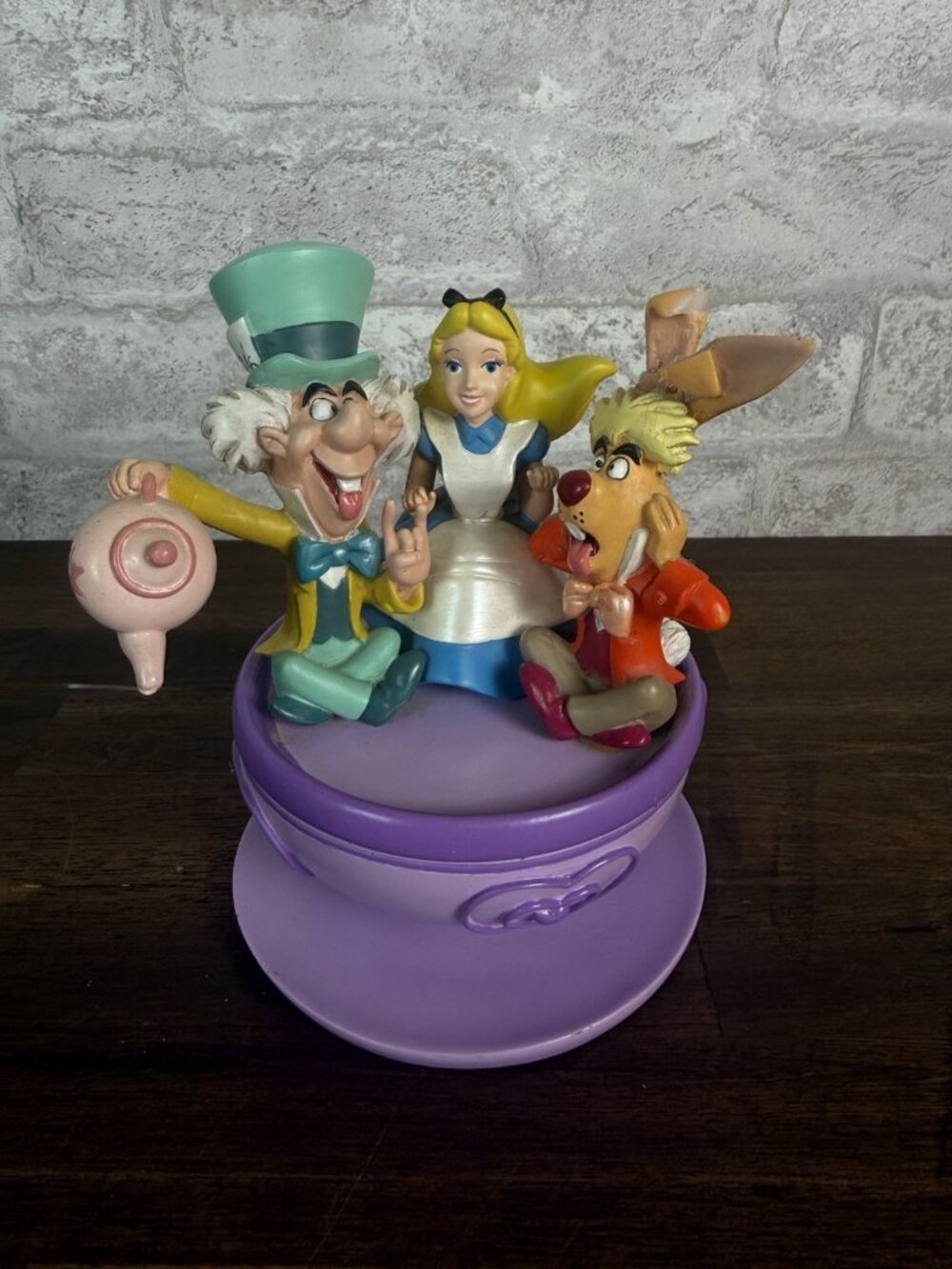 READ Disney ALICE IN WONDERLAND Mad Tea Party Trinket Box / Paper Clip Holder